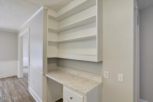 Building Photo - 249 Bay Park Dr