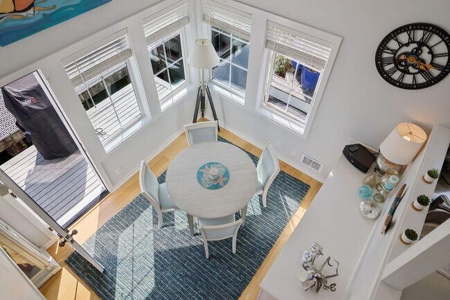 Building Photo - Portage Bay Floating Home