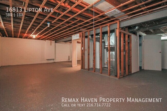 Building Photo - 16813 Lipton Ave, Cleveland - Charming 3 B...