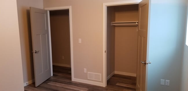 Building Photo - 401 Roark Way