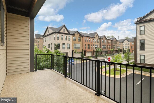 Building Photo - 12311 W Oaks Dr