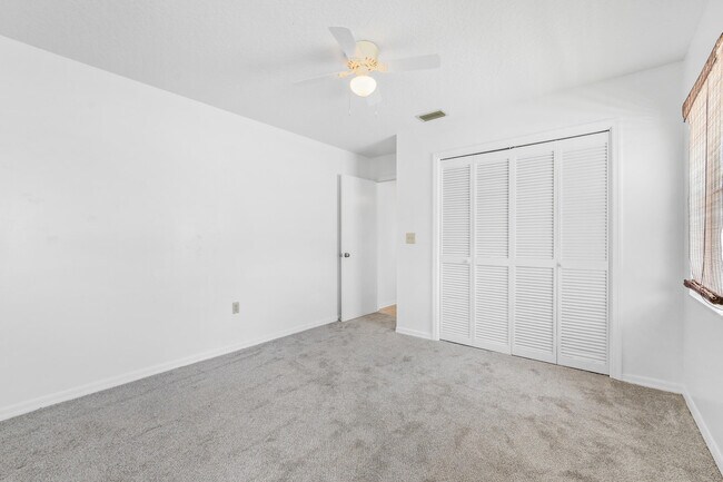 Building Photo - 809 Kara Cir