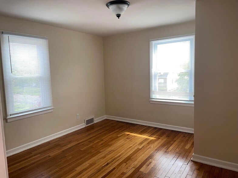 Building Photo - 341 S Roys Ave