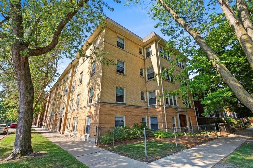 Building Photo - 4105 N Spaulding Ave