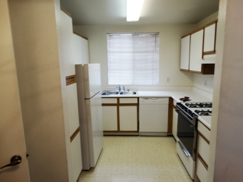 Building Photo - 143 S Hayworth Ave