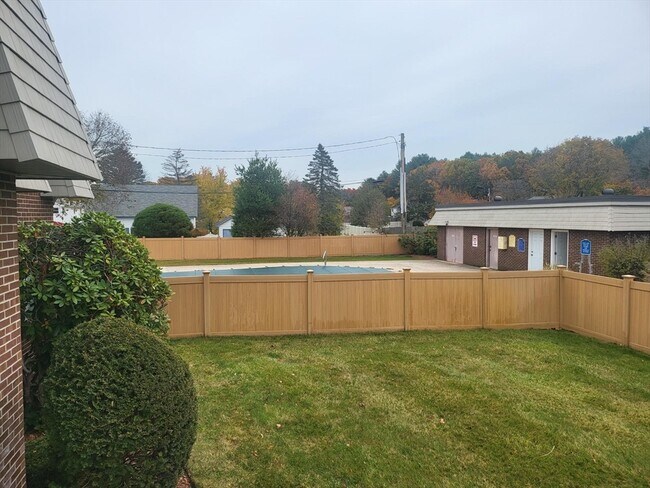 Building Photo - 1 Hallmark Gdns