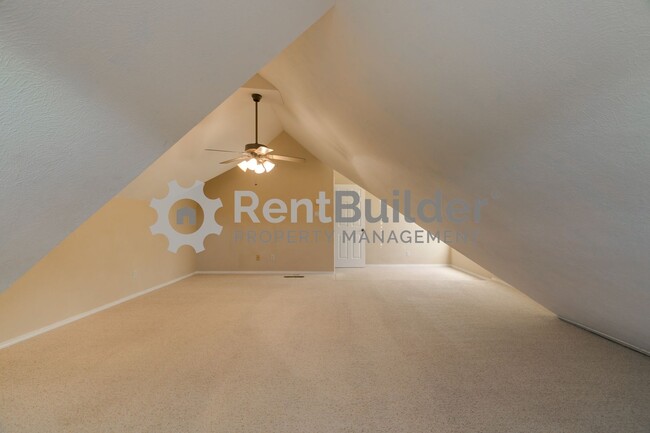 Building Photo - ***Lease Pending*** Please apply at your o...