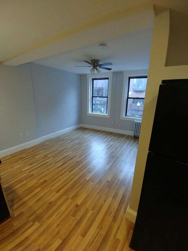 Building Photo - NORTH END 3 BED!!!!
