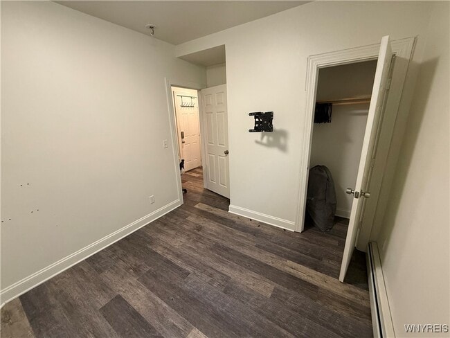 Building Photo - 193 Vermont St