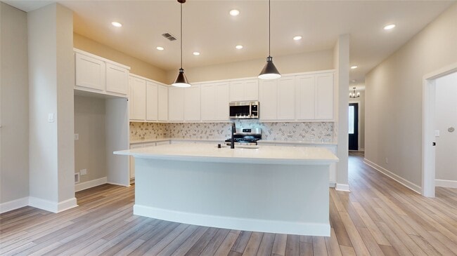 Building Photo - 122 Hazelnut Dr