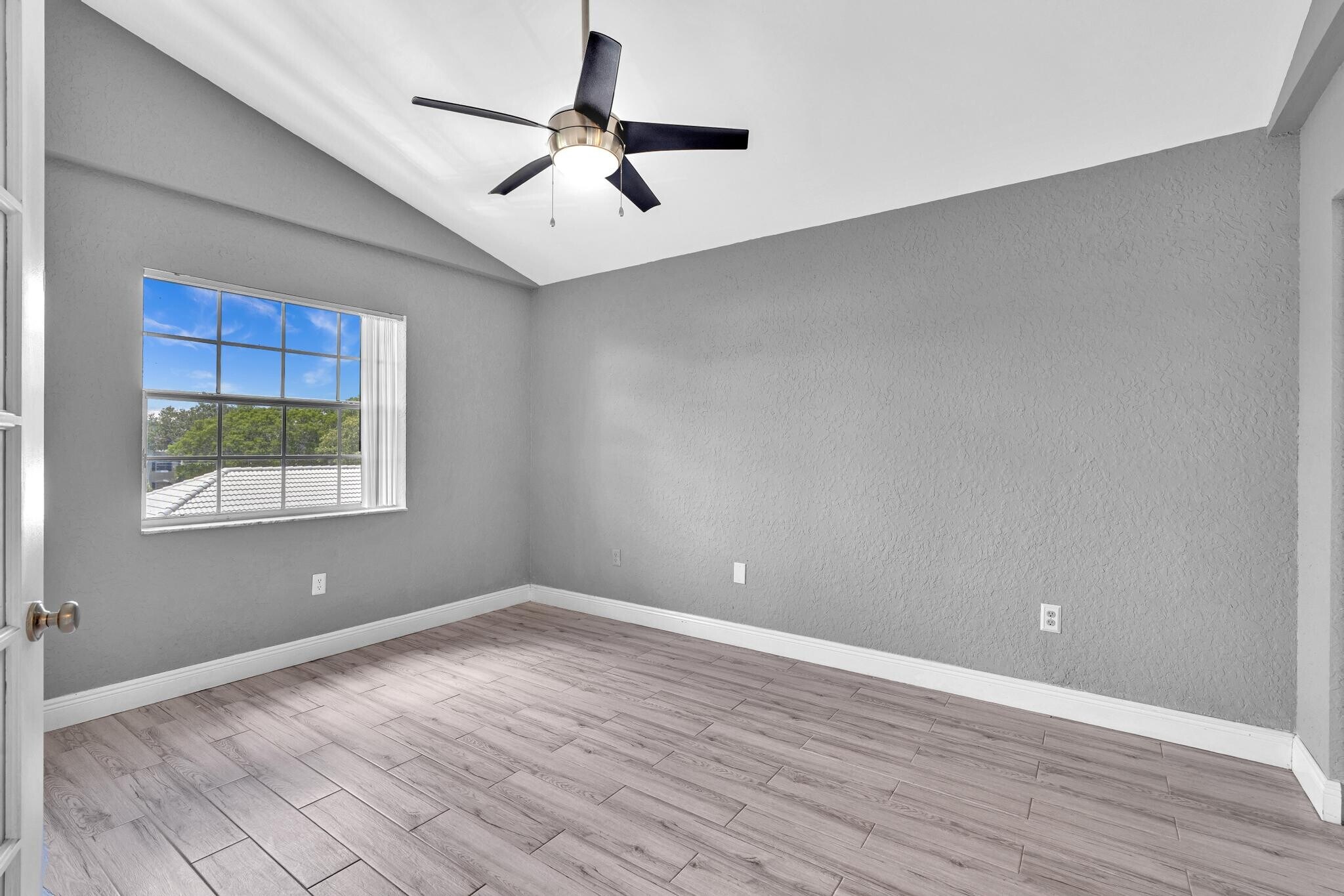Building Photo - 2803 N Oakland Forest Dr