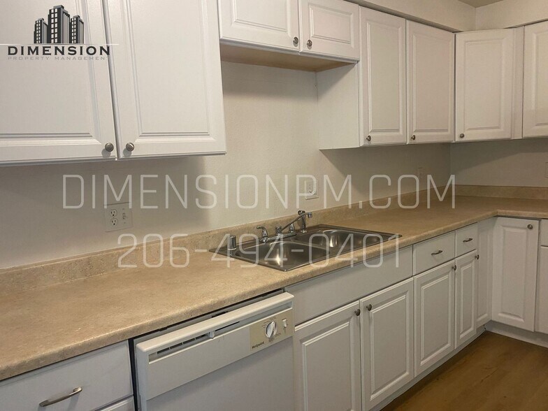 Building Photo - 4412 NW Wedgewood Ln