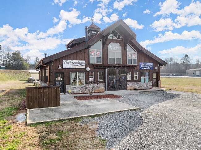 Building Photo - 2000 Antioch Church Rd