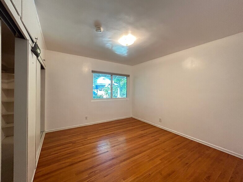 Building Photo - 2308 Henrietta Ave