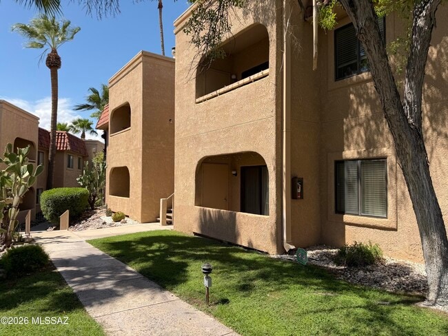 Building Photo - 5750 N Camino Esplendora