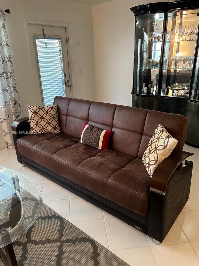 Building Photo - 62 Harwood Crescent