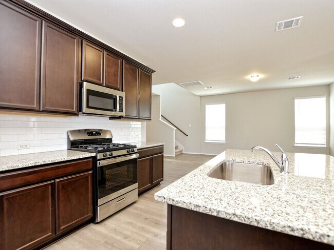 Building Photo - 5 BR + Office /2.5 BA - 2637 SF - Cloverleaf in SOUTH AUSTIN!