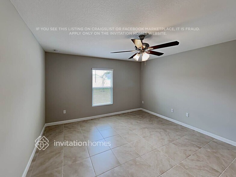 Building Photo - 1733 SW Finch Ln