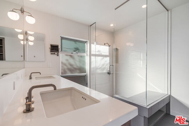 Building Photo - 686 Enchanted Way