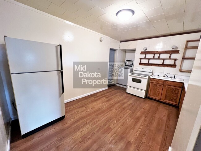 Building Photo - 216 E 11th- 2 bedroom house