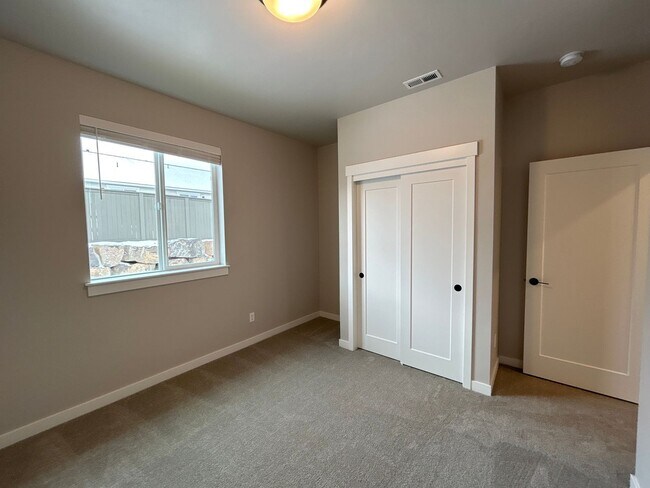 Building Photo - 2 Bedroom in the Luderman Crossing Community - PENDING APPLICATION