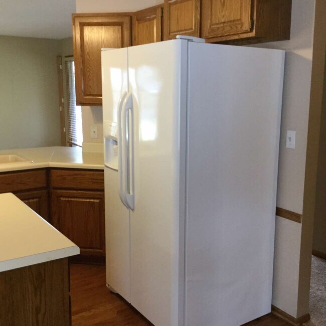 Building Photo - 7221 Hyperion Point Dr