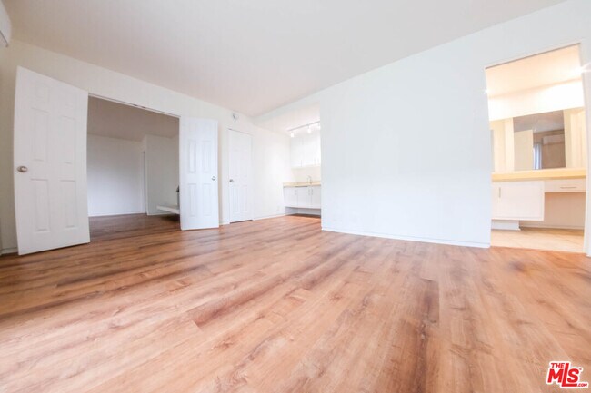 Building Photo - 7758 W 91st St