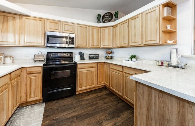 Building Photo - Spacious 5-Bedroom Home on 5 Acres with Panoramic Mountain Views & Endless Possibilities
