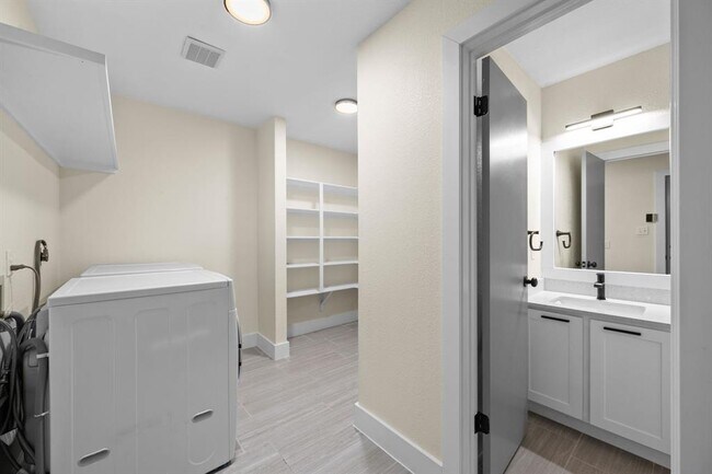 Building Photo - 9707 Nightjar Dr