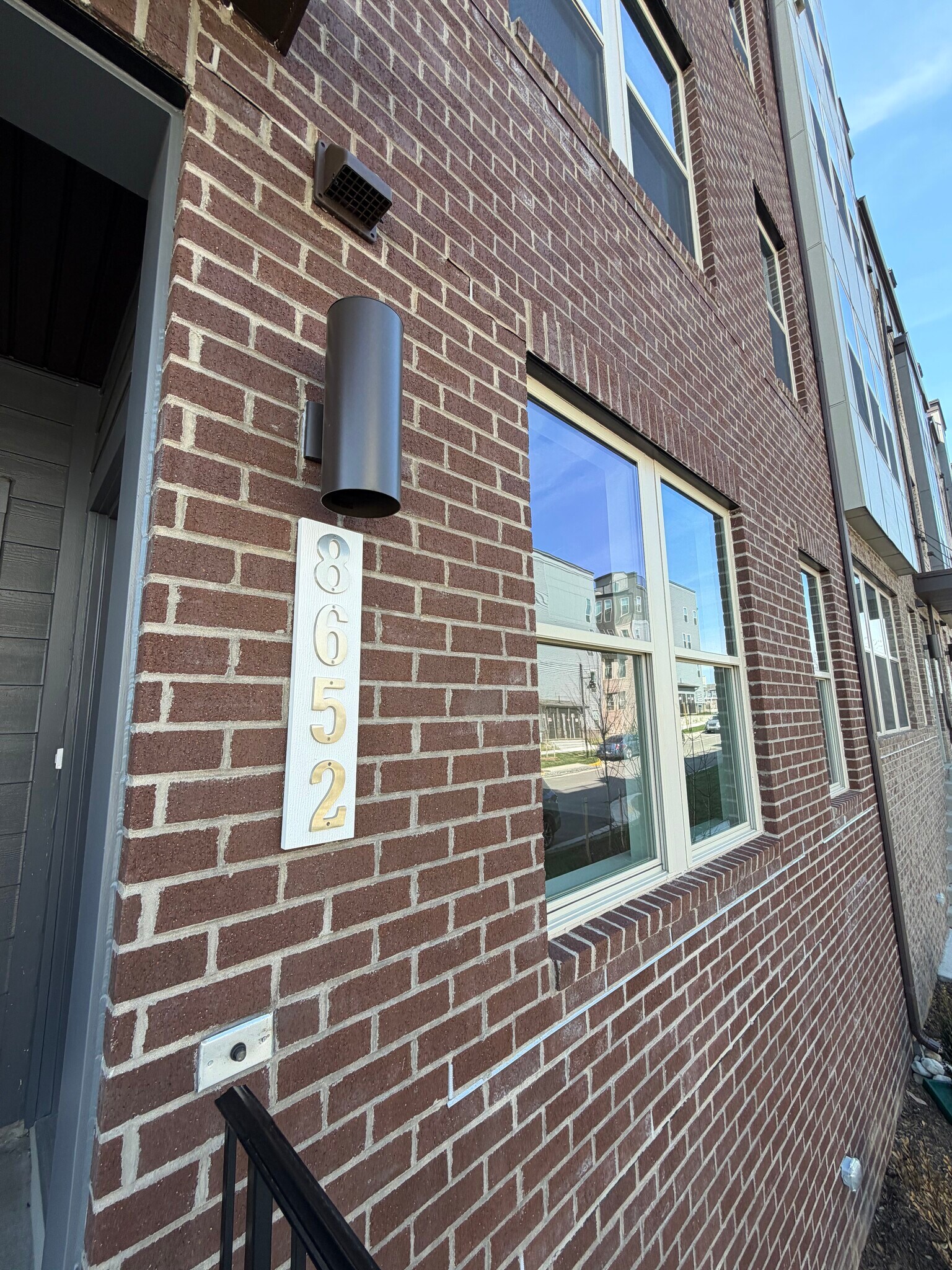 main entrance - 8652 Lovelace St