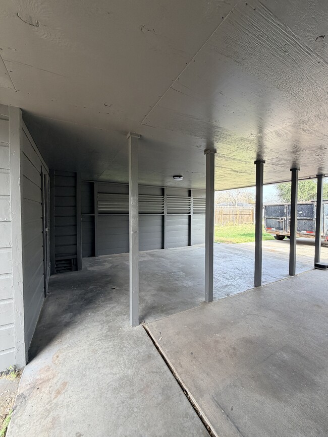 Building Photo - 3918 Harris Dr