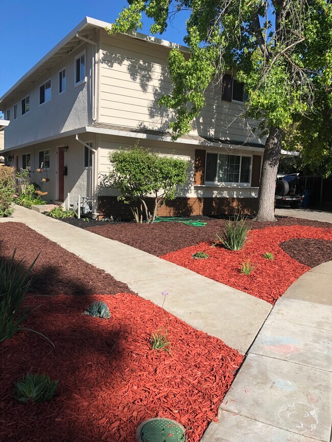 Building Photo - 10360 Leola Ct
