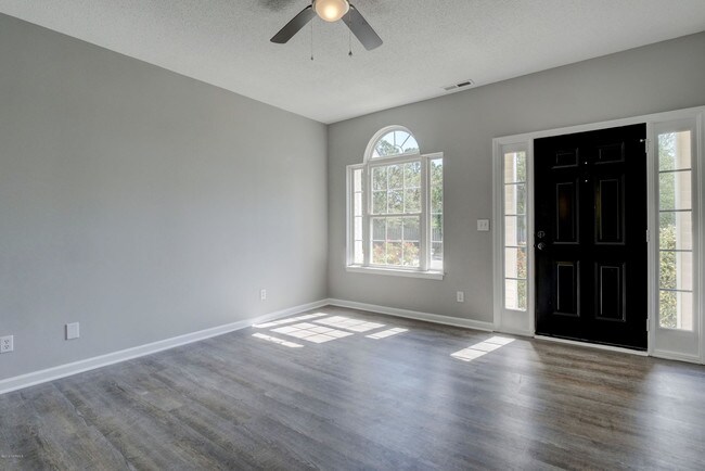 Building Photo - 1003 Windgate Dr