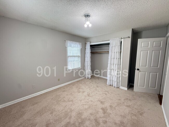 Building Photo - 6080 Barrentine Dr