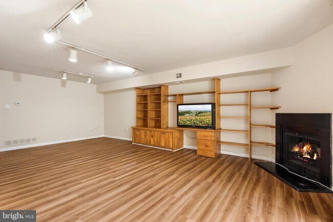 Building Photo - 228 N 22nd St