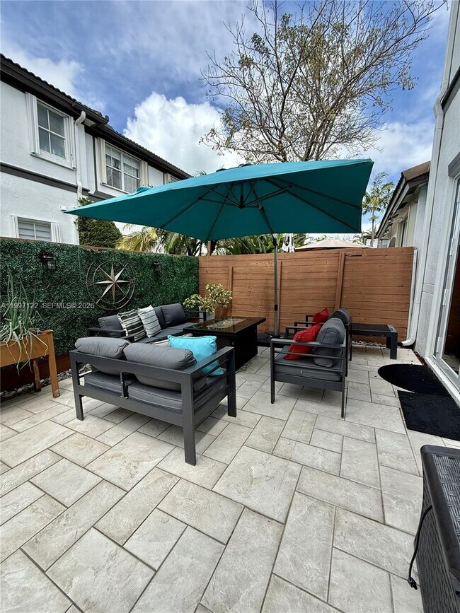 Building Photo - 7768 NW 116th Ave