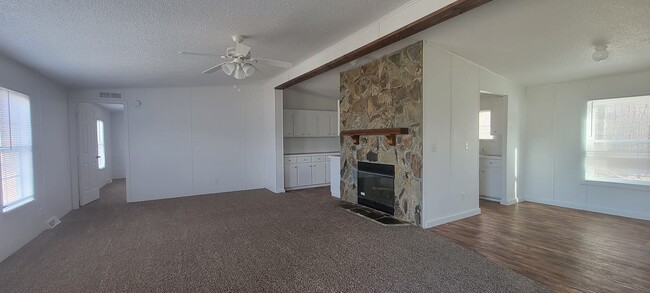 Building Photo - Ready to move in!