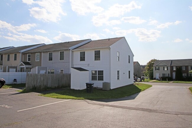 Building Photo - 1041 Oriole Ln