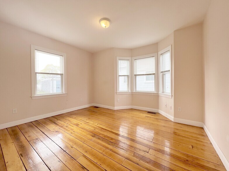 Building Photo - 1040 Hyde Park Ave