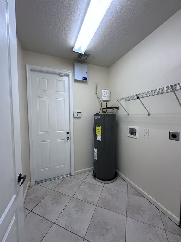 Building Photo - 6025 NW Wolverine Rd