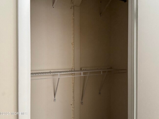 Building Photo - 561B Malvern Ct