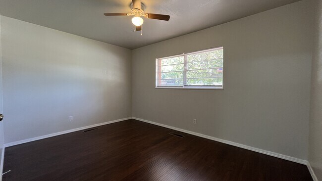 Building Photo - 2153 Huntleigh Dr