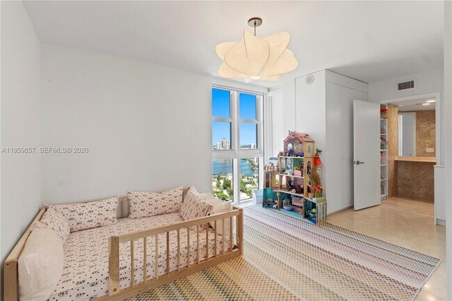 Building Photo - 18911 Collins Ave