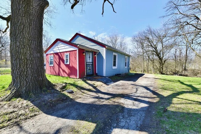 Building Photo - Charming 3-Bedroom Home Near Forest Manor Elementary!