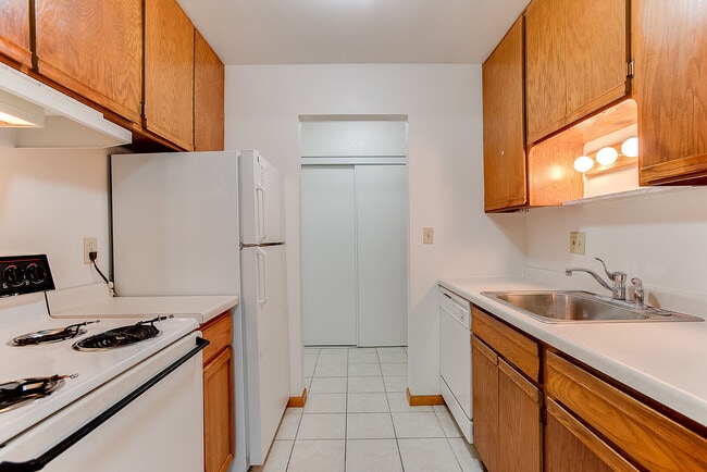 Building Photo - Arden Court Apartments