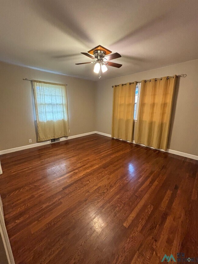 Building Photo - 1420 E 21st St