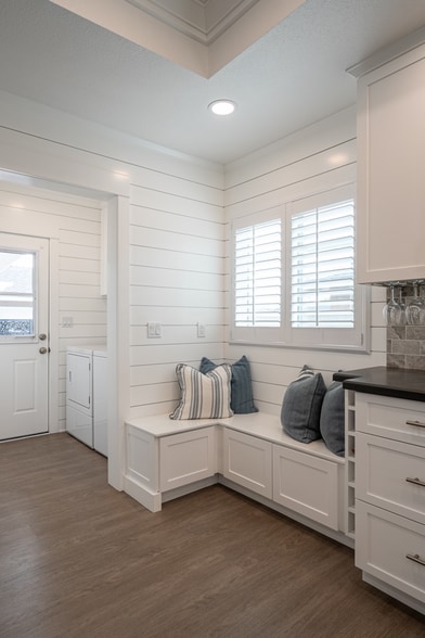 Building Photo - 10838 Newcomb Ave