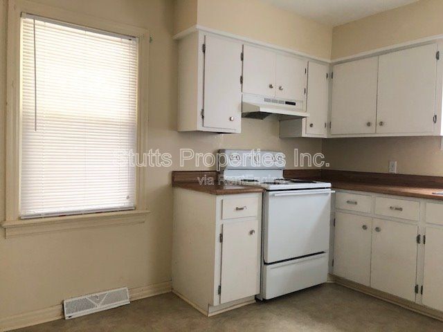 Building Photo - 1938 Shade Ave