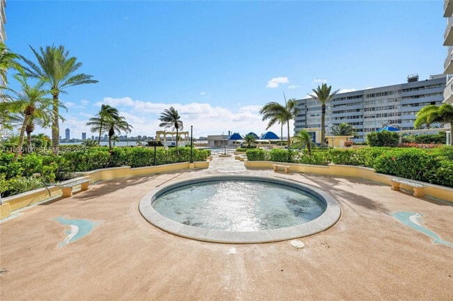 Building Photo - 7601 E Treasure Dr