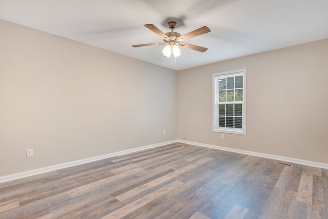 Building Photo - 2046 Samantha Dr